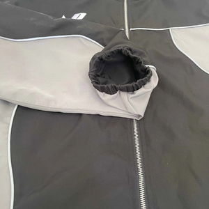 ชุดเซ็ตสองชิ้น เสื้อแจ็คเก็ตกันลมพิมพ์ลายมีฮู้ดระบายอากาศได้ดี กางเกงจ็อกเกอร์ สำหรับผู้ชาย ปี 2025 ลดราคาพิเศษ รับสกรีนโลโก้ตามแบบ - Product Image 4