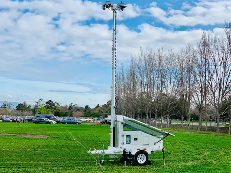 BIGLUX menara kamera surya terbaru tiga panel menara pemantauan surya seluler Trailer pengawasan 4G 5G Starlink