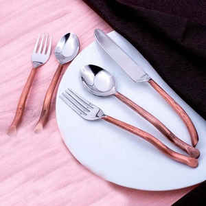 ชุดอุปกรณ์บนโต๊ะอาหารสแตนเลสขัดเงาสีเงิน,ชุดอุปกรณ์บนโต๊ะอาหารดีไซน์ด้ามจับทองแดงกลมหนาทันสมัย - Product Image 1