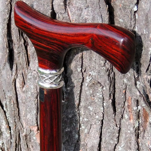 Canne en bois réglable à prix REFER avec nœuds multiples Bâton de marche en bois solide pour les aînés par Standard International - Product Image 1