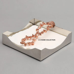 ที่ใส่กระดาษเช็ดปากรูปดอกบัวคุณภาพมาตรฐาน ทำจากอะลูมิเนียม สีทอง สำหรับงานแต่งงาน ใช้ตกแต่งโต๊ะ - Product Image 6