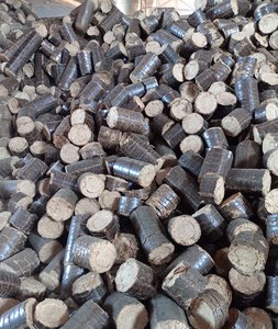 Briquetas de madera en oferta (AT) Briquetas de combustible de madera dura - Product Image 4