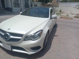 2014 Mercedes-Benz E350 V6เบาะหนังแท้สีดำเครื่องยนต์เทอร์โบ ACC Cruise Control FWD Drive รุ่นที่ใช้แล้ว