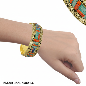 Bracelet artisanal en corne et en laiton, incrustation multicolore, bracelet bohème, bijoux en laiton gravés de fleurs pour femmes - Product Image 2