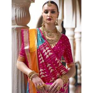 Agradable Sari de Seda Patola Azul Cielo con Estampado Digital para Fiestas y Bodas - Product Image 5