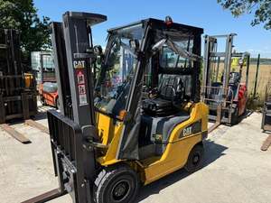 Chariot élévateur à fourche à gaz CATERPILLAR DP18NT 10 tonnes à triple mât avec composants POCLAIN et Kawasaki - Product Image 5