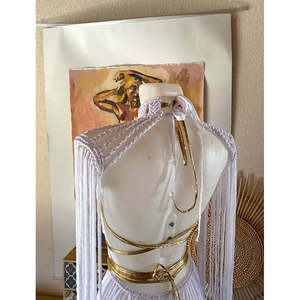 Robe en macramé avec taille naturelle, tissu en mousseline, silhouette droite et épaules en macramé - Product Image 2