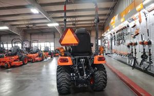 Tractor de cadenas Kubota de 20 HP con tracción en las cuatro ruedas - Product Image 2