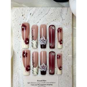 Accesorio de Material Premium con Pedrería de Leche Color Borgoña - Product Image 4