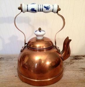 Hervidor de cobre de diseño para uso en cocina rústica con aspecto vintage y construcción resistente al calor ideal para amantes de la decoración auténtica - Product Image 4