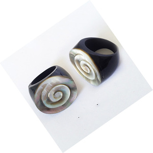 Bague en coquillage, bijoux d'Indonésie, BIJOUX EN COQUILLAGE, bague en acier inoxydable, sculpture d'art sur coquillage, style bali, bague en coquillage, art des bijoux - Product Image 2