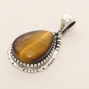 Colgante de Plata de Ley 925 Auténtica de Primera Calidad, con Engaste de Bisel Moderno, Ojo de Tigre, Corte Cabujón, Acabado de Alta Calidad, Elegante y de Moda, Ideal para Regalo - Product Image 1