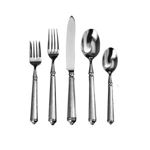 Ensemble de couverts en acier inoxydable de luxe offrant une finition de qualité supérieure, parfait pour recevoir des invités et des célébrations - Product Image 3