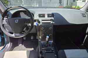 SUV C30 T5 R-Design 2024, 1-25000 milles, automatique, jantes R18, conduite à gauche, sièges en cuir, climat chaud, peu modifié - Product Image 6