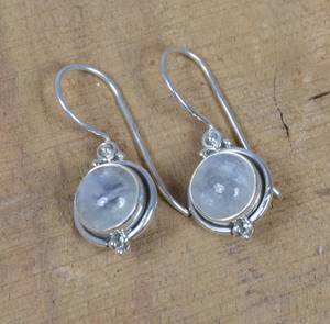 Pendientes de piedra lunar de arcoíris blanco en plata de ley 925 hechos a mano junio piedra natal joyería regalo para ella - Product Image 1