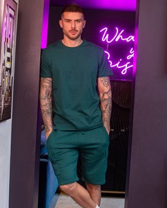 Conjunto de Camiseta de Satén Transpirable de Corte Regular y Pantalones Cortos Cargo para Verano - Verde - Product Image 4