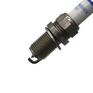 Jeu <span class=keywords><strong>de</strong></span> bougies d'allumage <span class=keywords><strong>BOSCH</strong></span> Platinum 0242245576 modèle FR5KPP332S pour Audi OEM remplacement nouvel état - Product Image 4