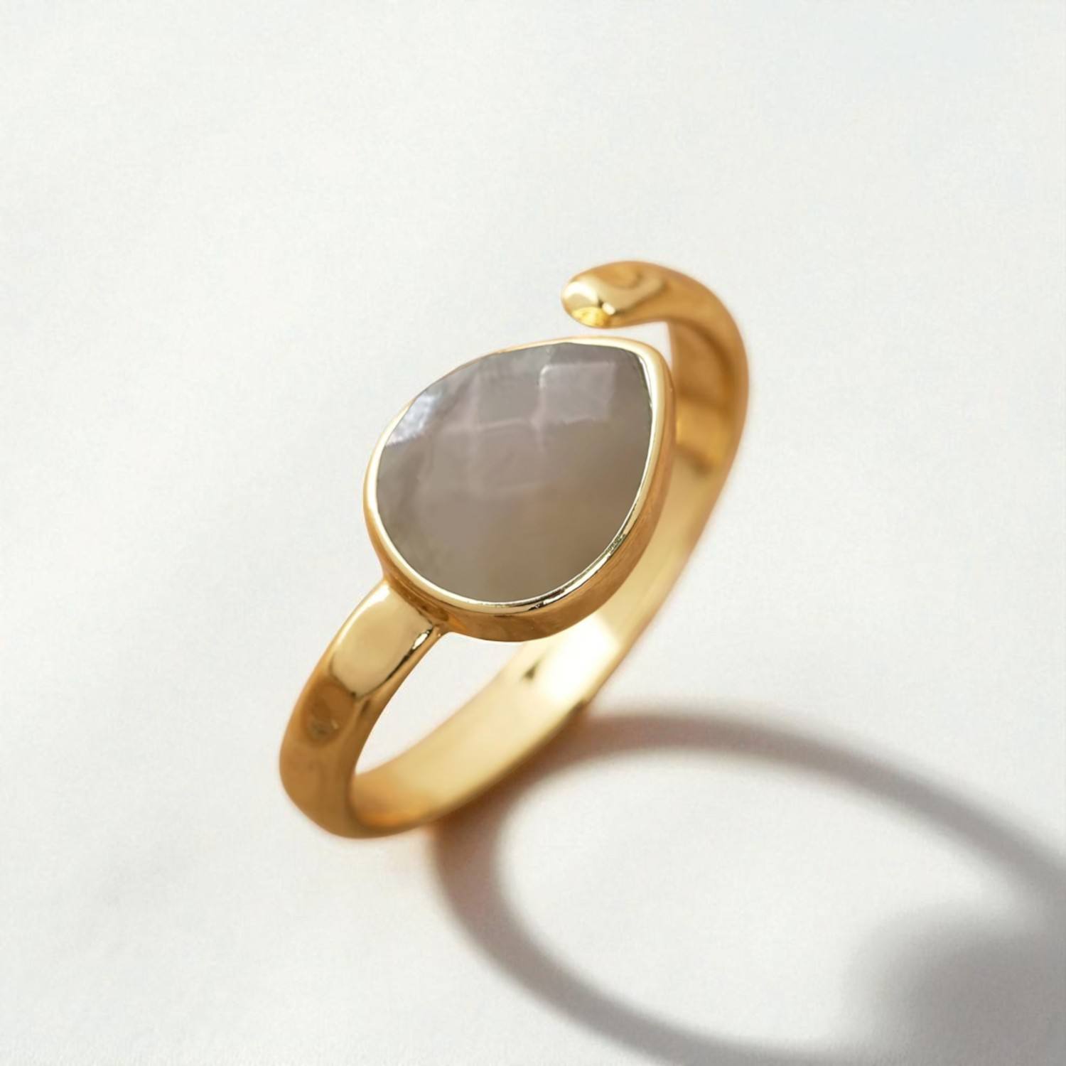 มูนสโตนสีพีช