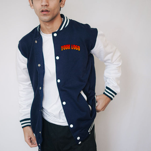 Chaqueta Universitaria Azul Marino Personalizada OEM 2025, Chaqueta Bomber Universitaria de Béisbol con Cuello Alto de Lona y Mangas Blancas para Hombre - Product Image 4