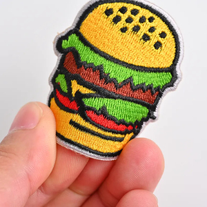 Vente en gros de nouveaux patchs de broderie avec logo personnalisé au design 3D en forme de fer sur des aliments à coudre sur des patchs de machines pour tissu de chemise pour enfants - Product Image 1