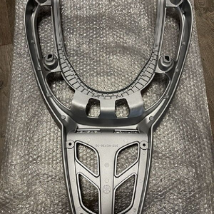 Porte-bagages arrière en aluminium pour Yamaha X-City 125/250, compatible avec 5B2W07360000, disponible en versions sacoche arrière et sacoche latérale - Product Image 4