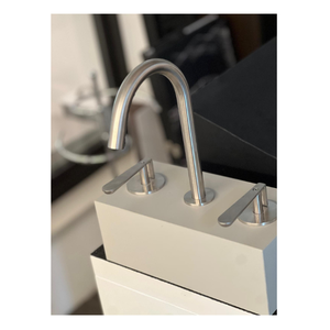 Grifo Mezclador de Lavabo de Pared LT211S de Acero Inoxidable con Diseño CEA de Primera Calidad y Caño Cilíndrico - Product Image 5