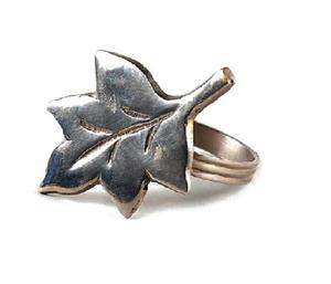 Rond de serviette de conception luxueuse et royale pour les anneaux de serviette plaqués or décoratifs en forme de feuille d'ustensiles de cuisine de restaurant d'hôtels - Product Image 1