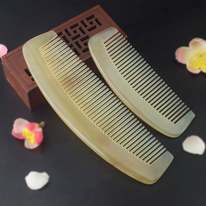 Peine Semilunar de Cuerno Natural, Peine Antiestático de Cuerno de Cabra Portátil, Múltiples Tamaños para Masaje del Cuero Cabelludo y Cuidado del Cabello - Product Image 4