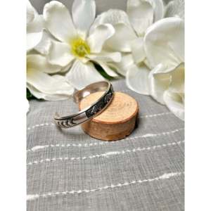Brazalete Elegante de Plata de Ley de la Colección Tommy and Rose Singer - Product Image 2