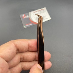 Pinces à épiler professionnelles personnalisées faites à la main pour extensions de cils, 100% adhérence, acier inoxydable durable, pointes en fibre de 0,03 mm - Product Image 1