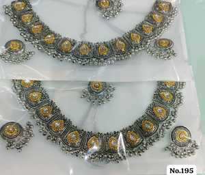 Ensemble collier et boucles d'oreilles en pierre multicolore à la mode traditionnelle élégante bijoux en laiton pour les occasions de fête ethniques - Product Image 6