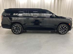 2024 Sub urban RST 4WD Moteur à essence 355 hp 5.3L V8 Transmission automatique - Product Image 3