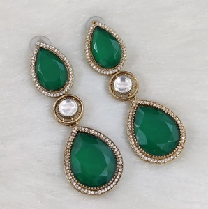 Pendientes de Latón y Piedra Tallada, Pendientes de Lujo con Acabado Premium, Perfectos para Fiestas y Bodas - Product Image 3