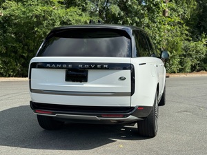 LAND ROVER RANGE ROVER SE P400 2023, Motor Turboalimentado de 3.0L I6 y 395HP, SUV/Crossover Automático de Gasolina, Auto de Lujo - Product Image 2