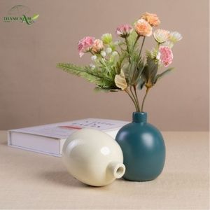 Jarrón de Bambú de Forma Suave: Ecológico y Duradero, Decoración Compacta para Espacios Modernos - Product Image 1