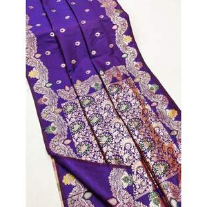 Sari en soie Banarasi riche et élégant avec bordure en zari doré pour les spectacles sur scène, collection festive - Product Image 3