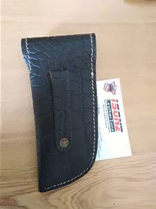 Couteau pliant et de poche personnalisé gaufré serpent gaines en cuir végétal - Product Image 6