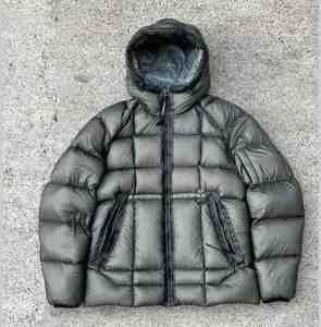 แจ็กเก็ตขนปลาปักเป้าสำหรับทุกเพศพร้อมโลโก้ตามสั่ง - Product Image 1