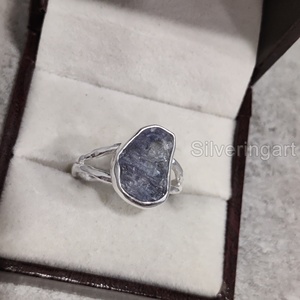 Anillo de plata de ley 925 martillado con piedra natural de tanzanita ajustable para mujer, joyería de piedra en bruto, piedra de nacimiento de diciembre - Product Image 3