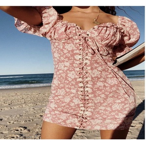 เดรสลำลองผู้หญิงสไตล์หรูหรา คอวี แขนสั้น ความยาวปานกลาง แขนพอง ดีไซน์ผูกเชือกด้านหน้า รุ่น ODM สำหรับฤดูใบไม้ผลิ/ฤดูใบไม้ร่วง ปี 2026 - Product Image 1