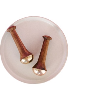 Baguette Kansa Face Detox Bronze/Baguette Kansa Masseur pour le corps et les pieds avec manche en bois pour la désintoxication et la relaxation profonde pour Spa - Product Image 1