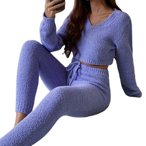 Ensemble de chandails pour femmes de haute qualité Mode d'hiver Ensemble 2 pièces avec haut court à manches longues et legging en tissu teddy de haute qualité 2026 - Product Image 1