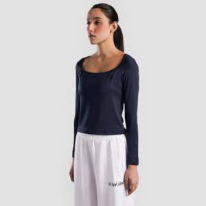 เสื้อถักสีกรมท่าสำหรับผู้หญิง Aerovee - Product Image 3