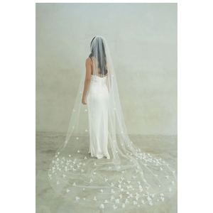 Voile de mariage floral, voile de mariage doux à un niveau avec des fleurs à la main, voile de mariée avec des fleurs pour mariage - Product Image 6