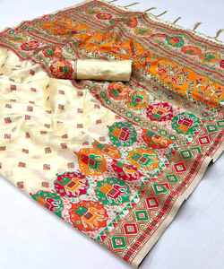 Experimente el lujo como nunca antes con ricos saris de satén, con intrincado trabajo de perlas para un toque real precio al por mayor - Product Image 6