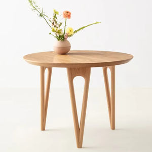 Les dernières tables d'appoint en bois avec pieds fabriqués à la main et surface polie sont parfaites pour les maisons de style vintage ou moderne - Product Image 1