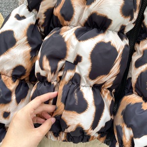 Veste matelassée à col montant de qualité supérieure, veste d'hiver courte tendance et élégante, veste pour femme imprimée par sublimation, fabricant - Product Image 6