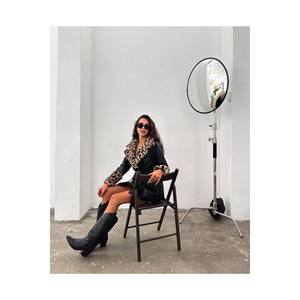 Trench corto in pelle da donna con dettaglio leopardato - Product Image 1