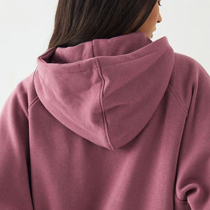 Service OEM Pull à capuche pour femmes avec logo personnalisé et tissu doux et confortable avec manches longues et poches kangourou pour les acheteurs en gros - Product Image 5