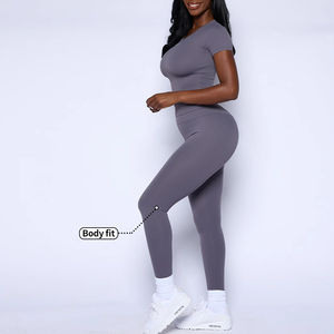 Venta al por mayor Activewear ropa de entrenamiento Fitness ropa deportiva mallas sin costuras mujeres gimnasio Yoga Wear conjuntos al por mayor personalizado 2026 - Product Image 3